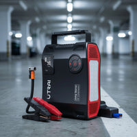 Booster de démarrage UTRAI 4 en 1 posé sur un parking